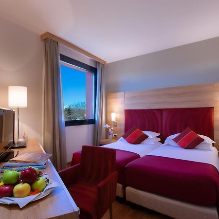 Отель Dolce By Wyndham Milan Malpensa Сомма-Ломбардо Экстерьер фото