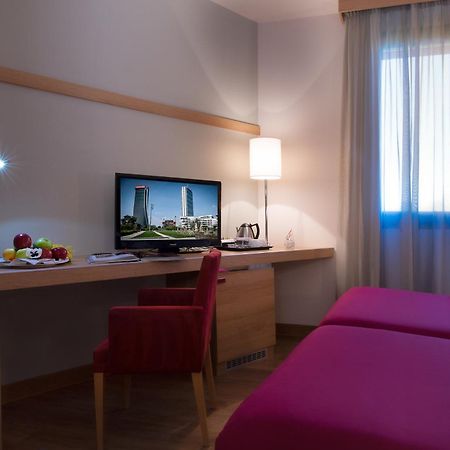 Отель Dolce By Wyndham Milan Malpensa Сомма-Ломбардо Экстерьер фото