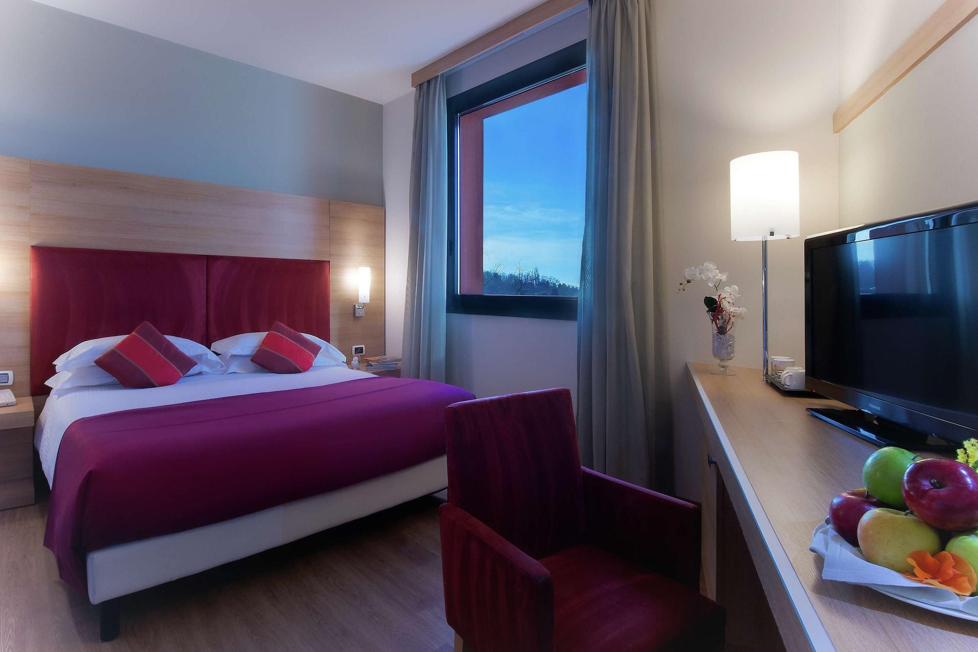 Отель Dolce By Wyndham Milan Malpensa Сомма-Ломбардо Экстерьер фото