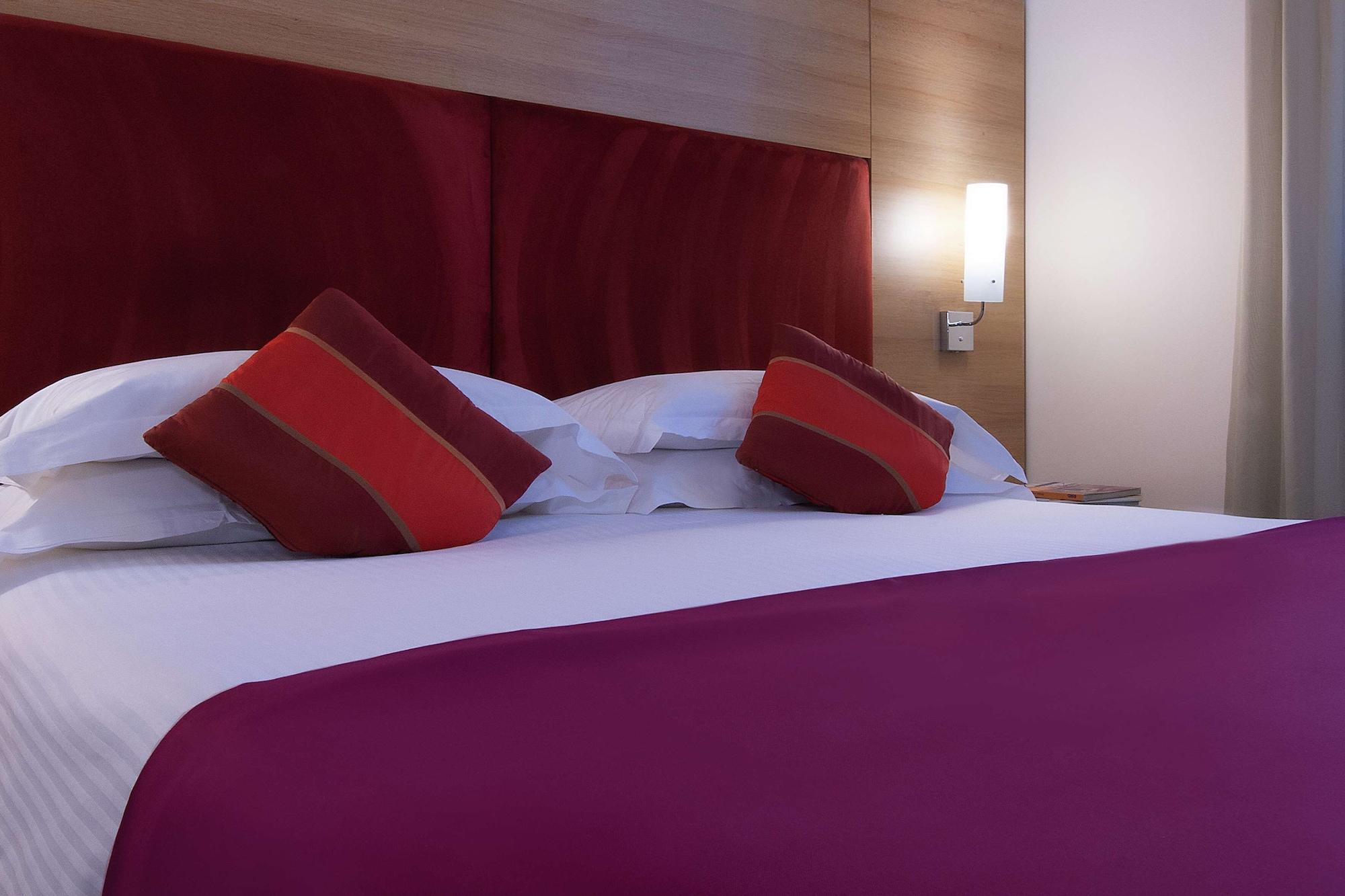 Отель Dolce By Wyndham Milan Malpensa Сомма-Ломбардо Экстерьер фото