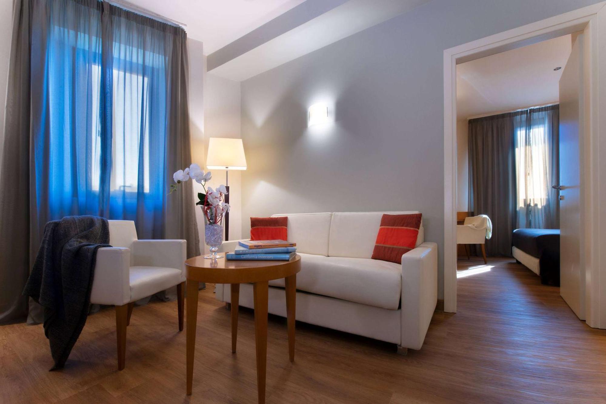 Отель Dolce By Wyndham Milan Malpensa Сомма-Ломбардо Экстерьер фото