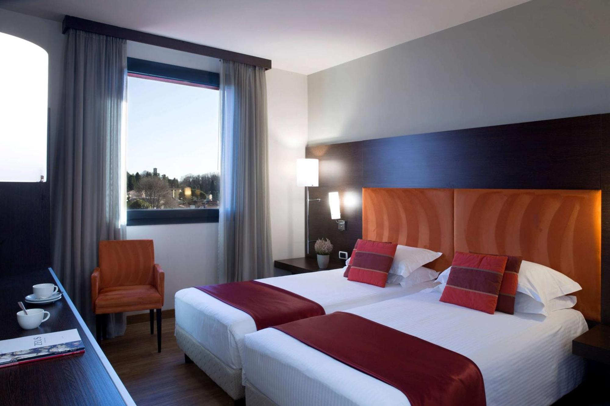 Отель Dolce By Wyndham Milan Malpensa Сомма-Ломбардо Экстерьер фото