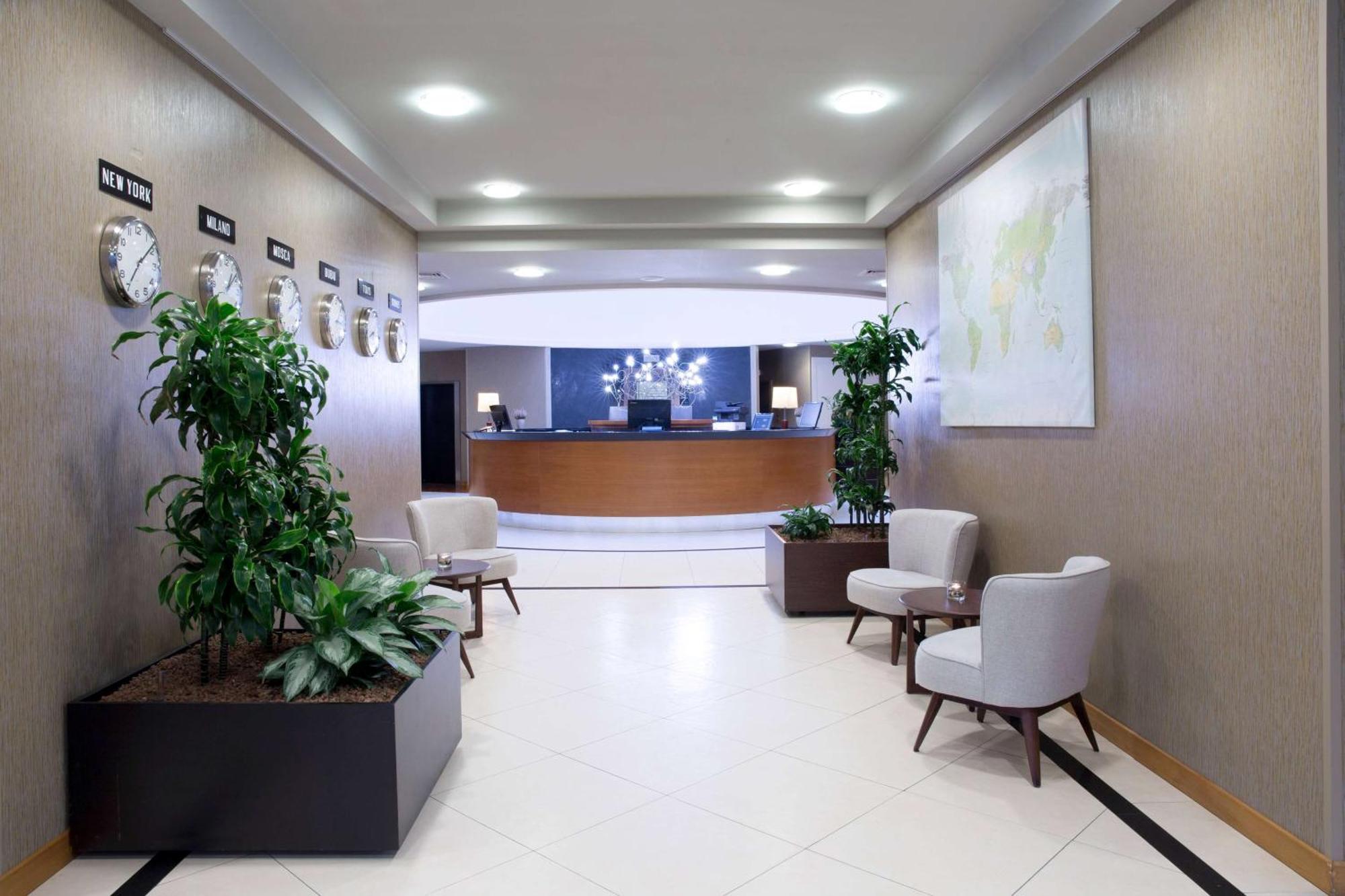 Отель Dolce By Wyndham Milan Malpensa Сомма-Ломбардо Экстерьер фото