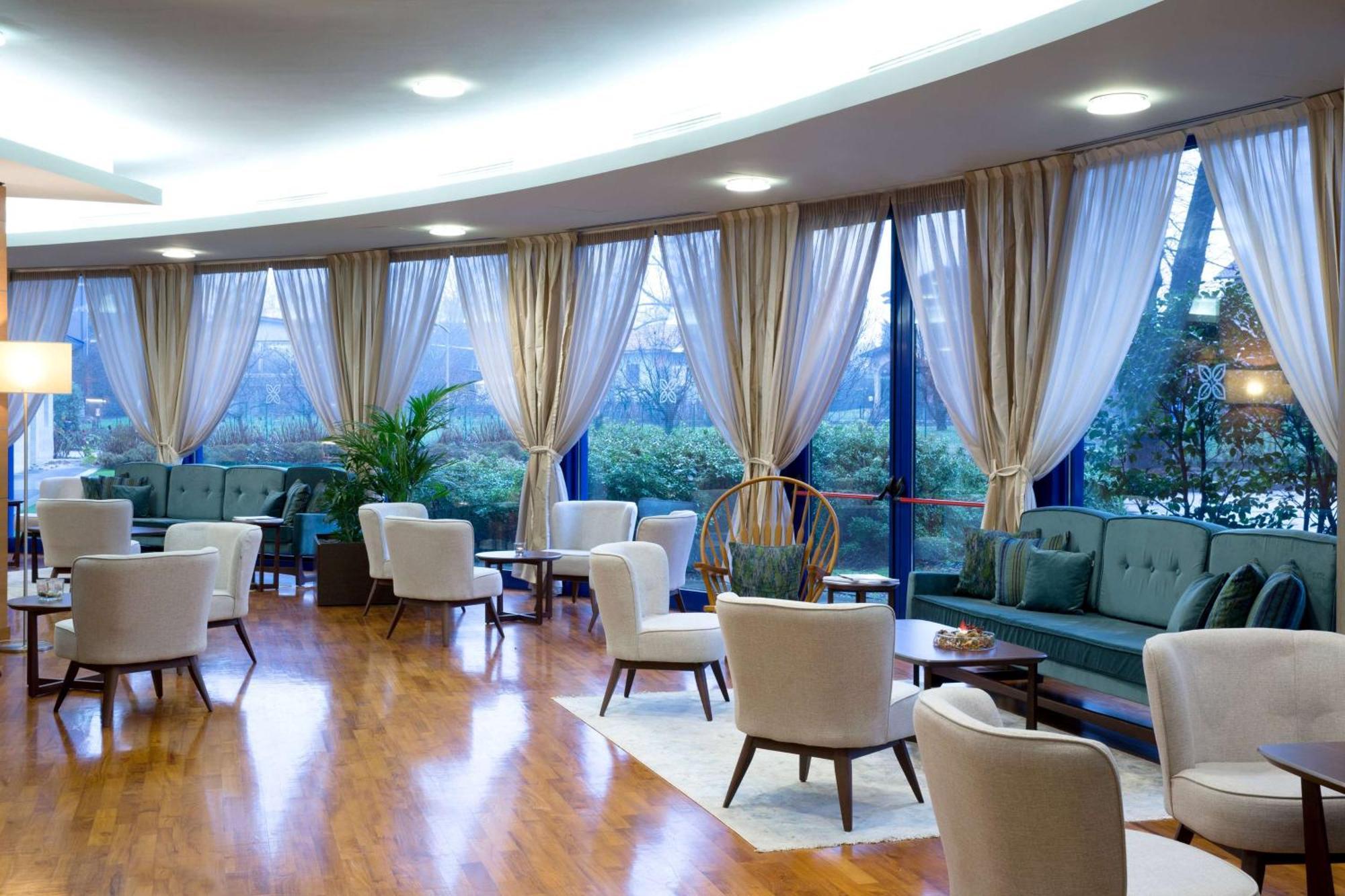 Отель Dolce By Wyndham Milan Malpensa Сомма-Ломбардо Экстерьер фото