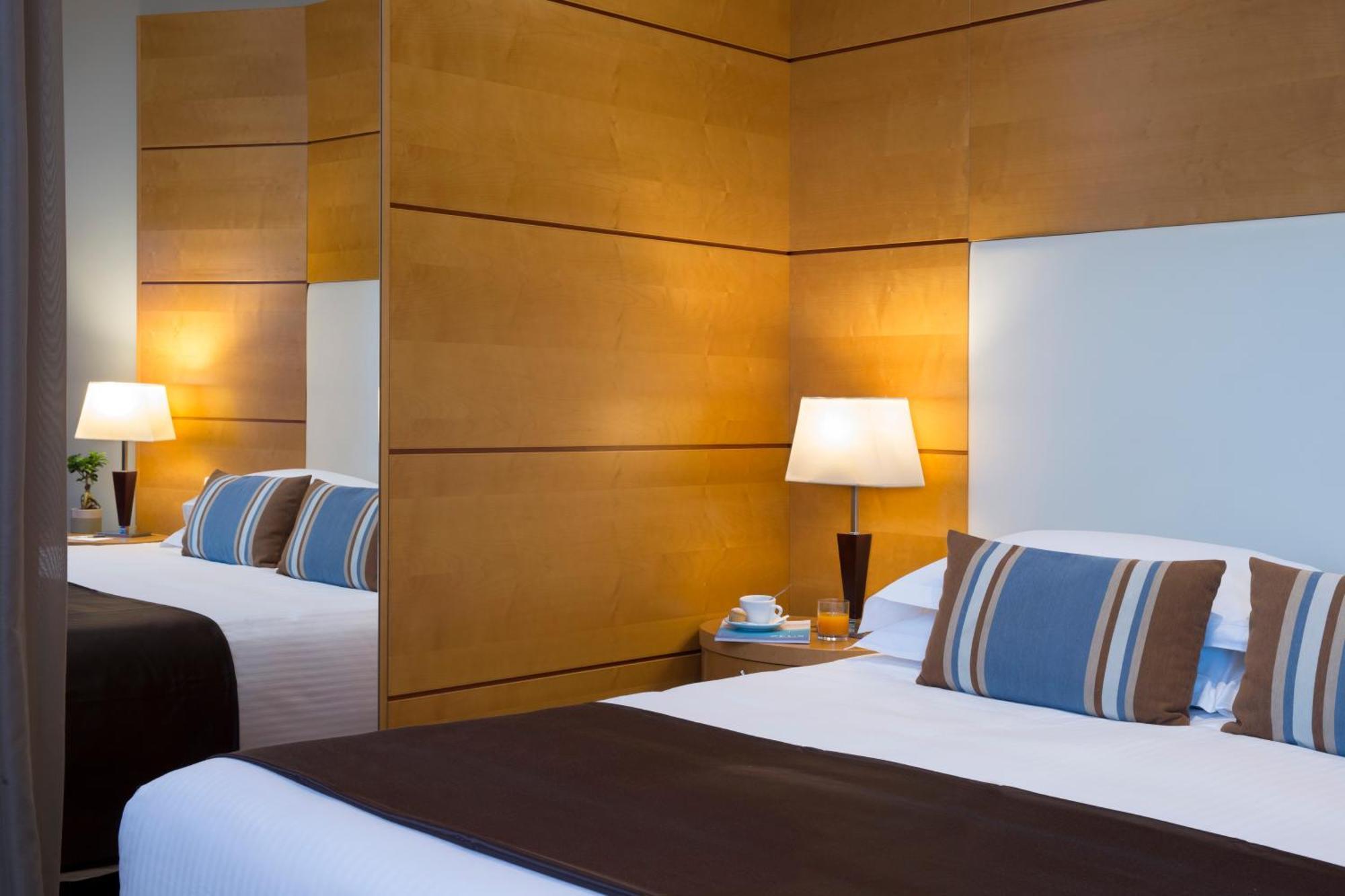Отель Dolce By Wyndham Milan Malpensa Сомма-Ломбардо Экстерьер фото