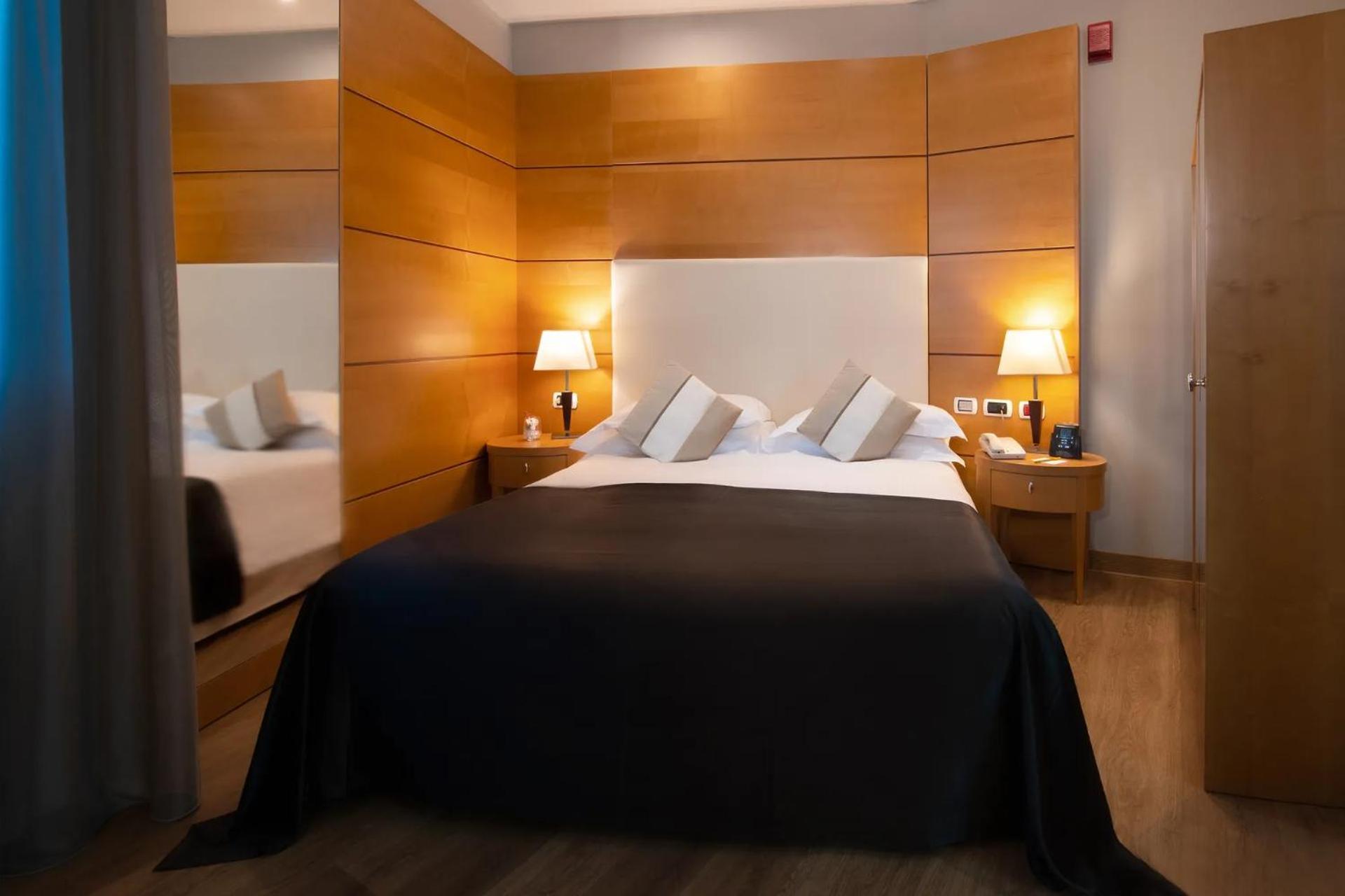 Отель Dolce By Wyndham Milan Malpensa Сомма-Ломбардо Экстерьер фото