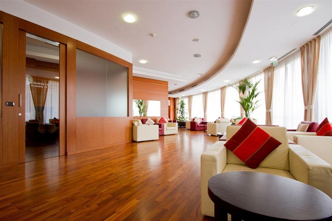 Отель Dolce By Wyndham Milan Malpensa Сомма-Ломбардо Экстерьер фото